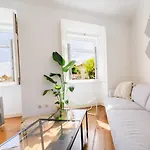 Alfama Retreat 4br With Breathtaking River Views Lisbon